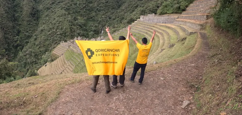 2-day Short Inca Trail hikers visiting Wiñay Wayna archaeological site